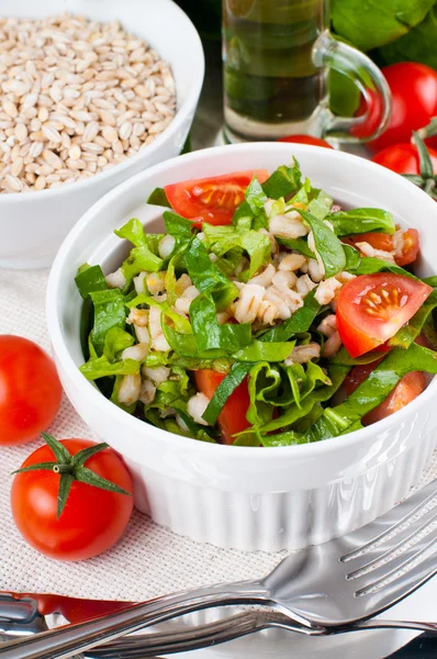 Salada vegetal com espinafre — Fotografia de Stock