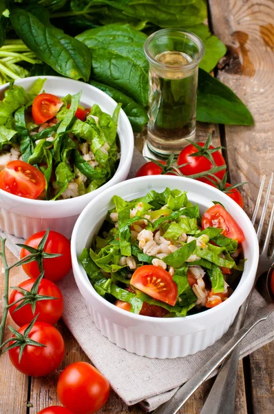Vegetable salad with spinach — Stock Photo, Image