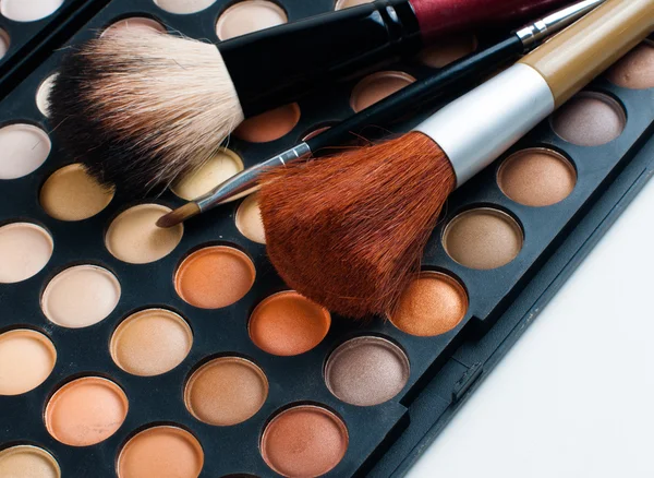 Brushes and eyeshadow palette — Stock Photo, Image