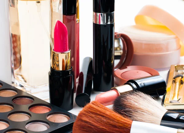 Conjunto de maquillaje y cosméticos —  Fotos de Stock