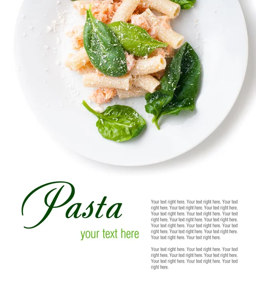 Pasta met zalm en spinazie — Stockfoto