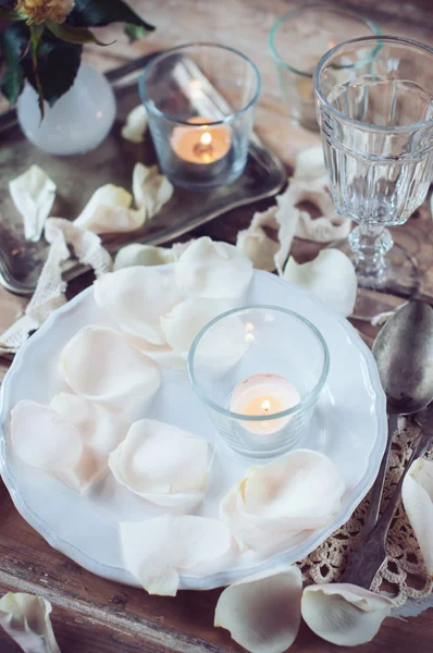gül yaprakları ile Vintage Tablo ayarı