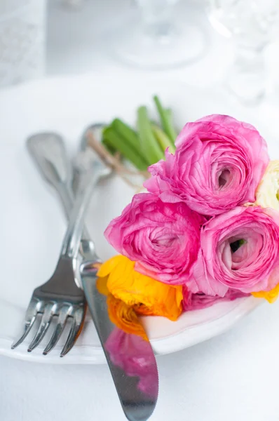 Festive table setting with flowers — Stock Photo, Image