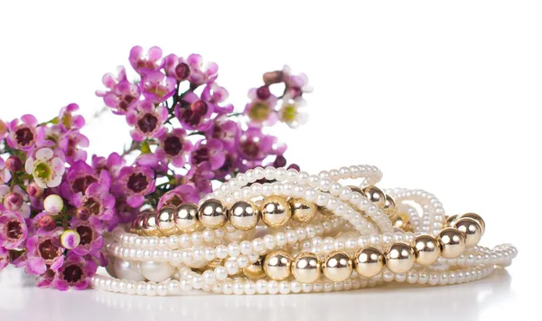 Jewelry and flowers — Stock Photo, Image