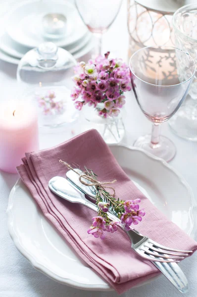 Instelling van de tabel van de feestelijke bruiloft — Stockfoto