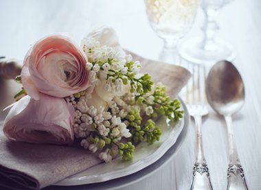 Düğün zarif yemek masası ayarı