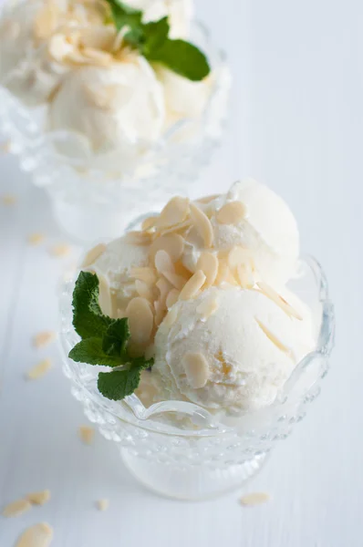 Romige vanille-ijs — Stockfoto