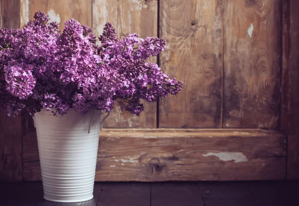 Vintage boeket van lila bloemen — Stockfoto