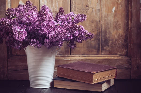 Vintage bukett lila blommor — Stockfoto
