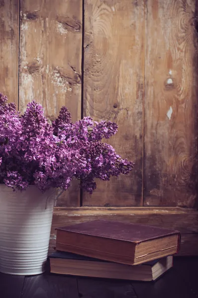 Buquê vintage de flores lilás — Fotografia de Stock