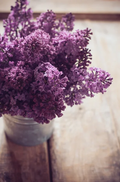 Bouquet Vintage di fiori lilla — Foto Stock