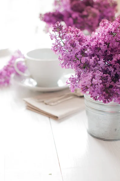 繊細な朝の茶テーブルの設定 — ストック写真