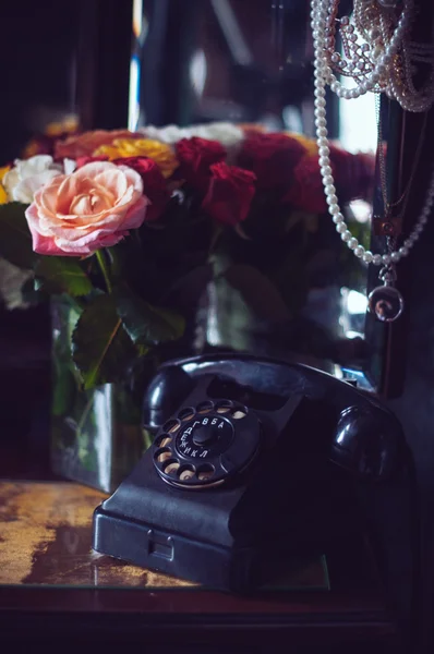 Obrotowy telefon rocznika czarny — Zdjęcie stockowe