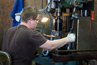 Machinist Taping Threads clipart