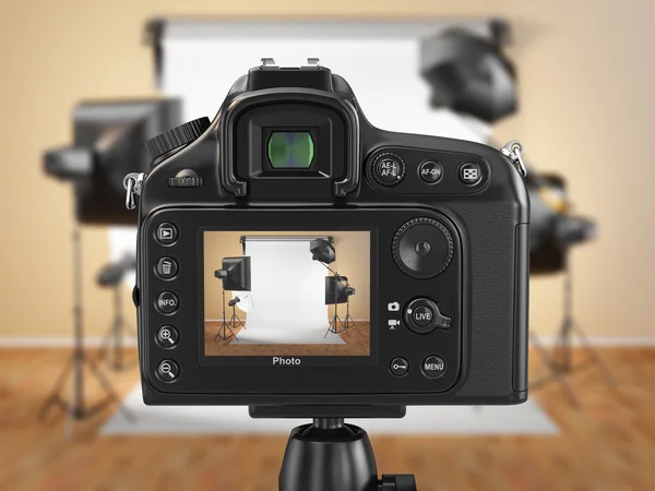 Digital photo camera in studio with softbox and flashes. — Stock Photo, Image