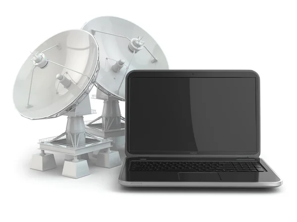 Беспроводной интернет. Ноутбук и спутниковая антенна . — стоковое фото