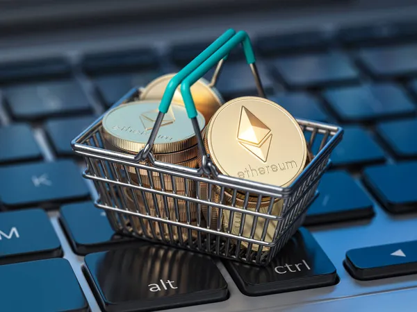 Ethereum Κέρματα Στο Καλάθι Αγορών Στο Πληκτρολόγιο Laptop Ethereum Πορτοφόλι — Φωτογραφία Αρχείου