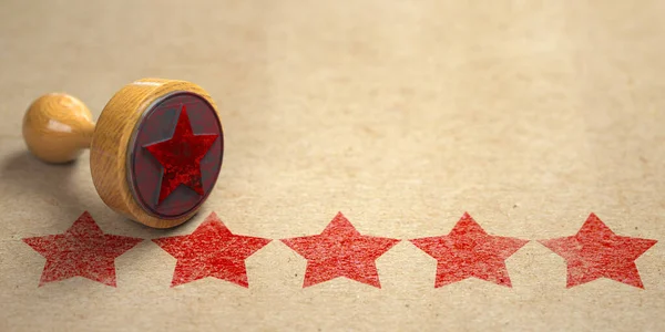 Fünf Sterne Auf Bastelpapier Mit Stempel Gedruckt Bewertung Beste Wahl — Stockfoto