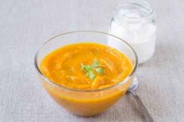 Kabak Krem çorbası ekşi krema ile