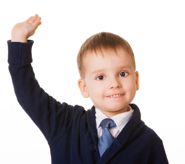 Liten skolpojke höjer handen för svar — Stockfoto