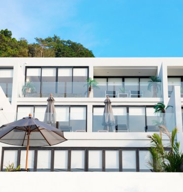 açık alanlar ile üç kat ev