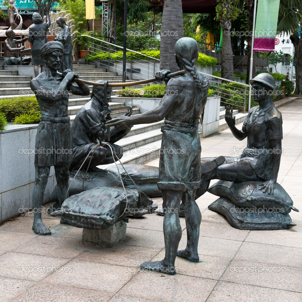 Statues along the Singapore River of old Chinese traders Stock