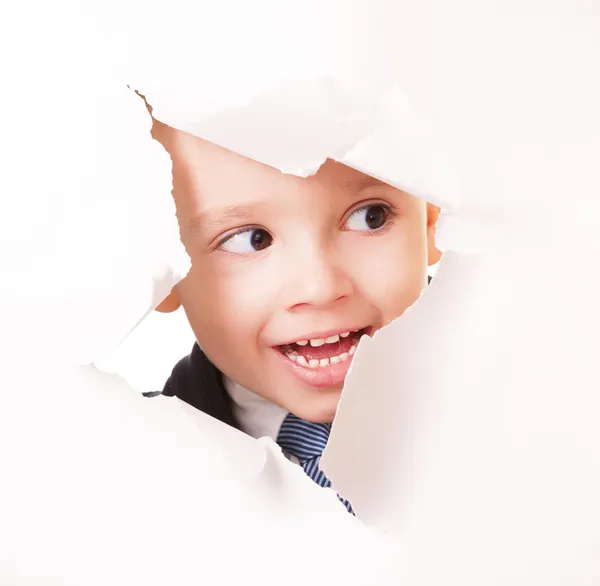 meraklı gülümseyen küçük casus