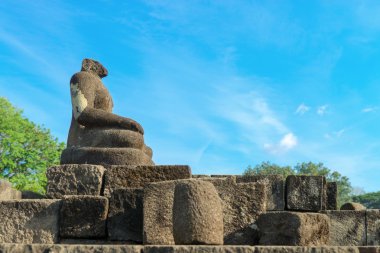 Buda heykeli kafa, candi sewu java, indonesi karmaşık olmadan