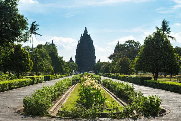 Ingang in hindoe tempel prambanan. Yogyakarta, java, Indonesië — Stockfoto