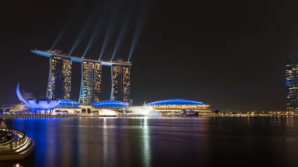 Marina bay sands λέιζερ Εμφάνιση τη νύχτα, Σιγκαπούρη — Φωτογραφία Αρχείου