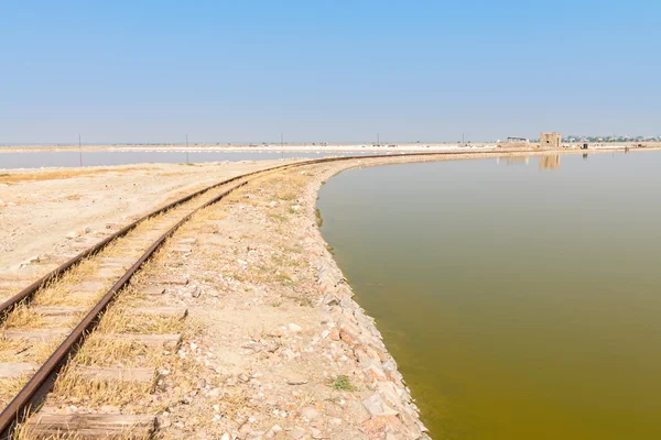 Chemin de fer sur Sambhar Salt Lake, Inde — Photo