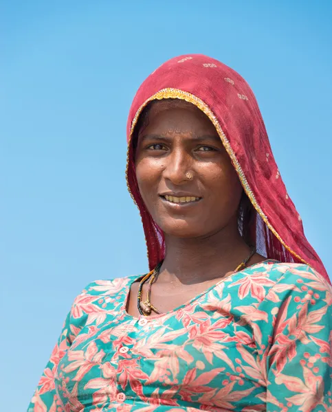 Indian female worker on salt farm — Stock Photo, Image