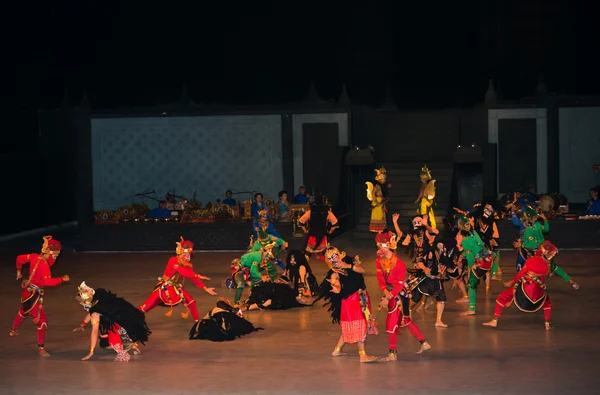 Балет "Рамаяна" в Прамбанане, Индонезия — стоковое фото