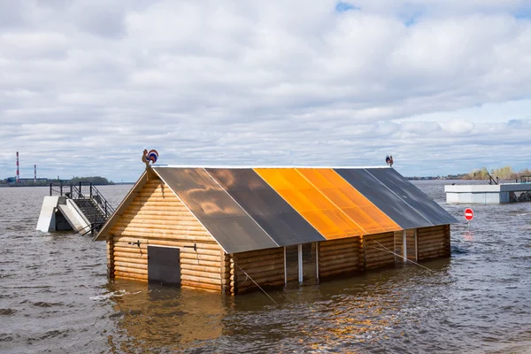 sular altında Nehri