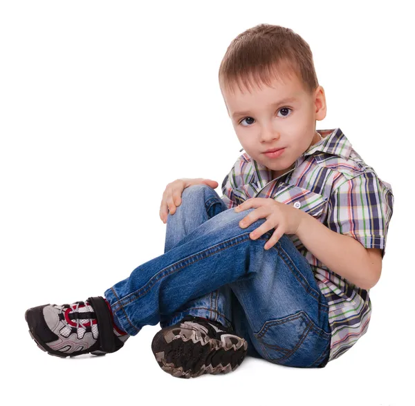 작은 심각한 앉아있는 소년 — 스톡 사진