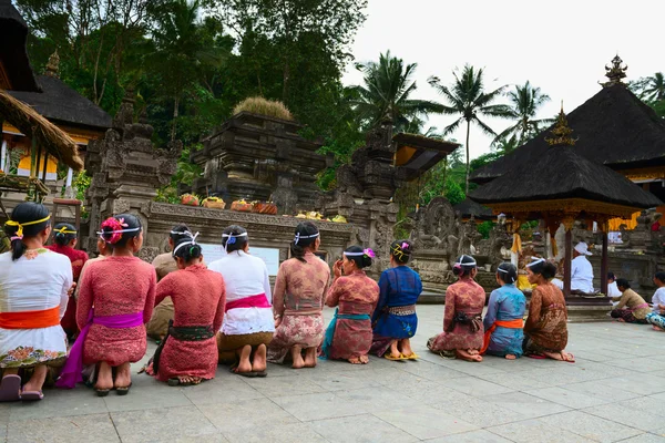 Cerimonia balinese nel tempio — Foto Stock