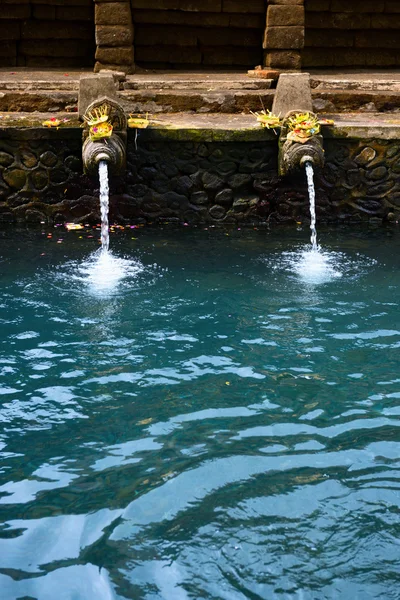 Fountains in Tirta Empul temple, Bali, Indonesia — Stock Photo, Image