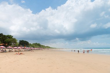 Bali geniş kum plaj