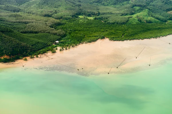 Вид с воздуха на тропический берег — стоковое фото