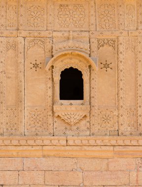 küçük bir pencere ile çiçek süsleme, Hindistan