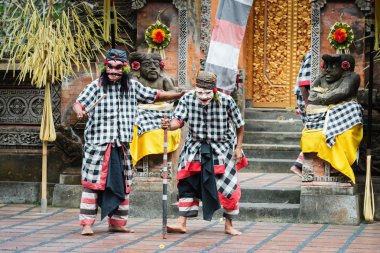 Bali geleneksel klasik barong tiyatro gösterisi