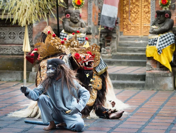 Bali geleneksel klasik barong tiyatro gösterisi — Stok fotoğraf