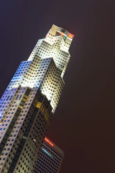 Budynek siedziby ograniczone Zjednoczonego zamorskim banku w singapo — Zdjęcie stockowe