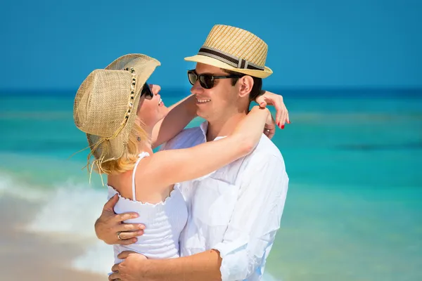 Loving couple on a clean blue sea — Stock Photo, Image