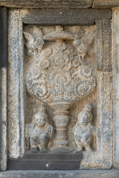 Carving na zdi chrámu prambanan, Indonésie — Stock fotografie