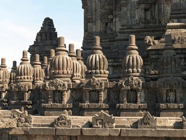 Inredda väggen i prambanan temple, Indonesien — Stockfoto