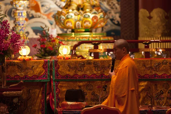 Bouddha dans le temple de la relique dentaire à China Town, Singapour — Photo