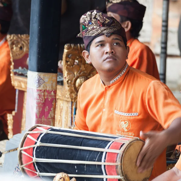 Barong y Kris Dance realizan, Bali, Indonesia — Foto de Stock