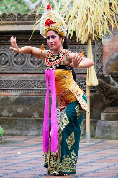 Barong en kris dans uitvoeren, bali, Indonesië — Stockfoto