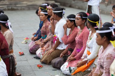 Bali dili tören tapınağın
